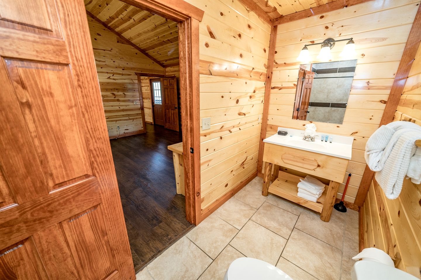 Pet-Friendly Cabin with Arcade Machines and Indoor Pool in Tennessee