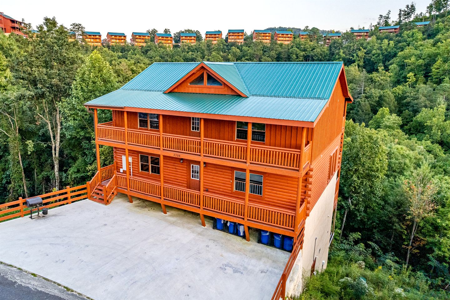 Pet-Friendly Cabin with Arcade Machines and Indoor Pool in Tennessee