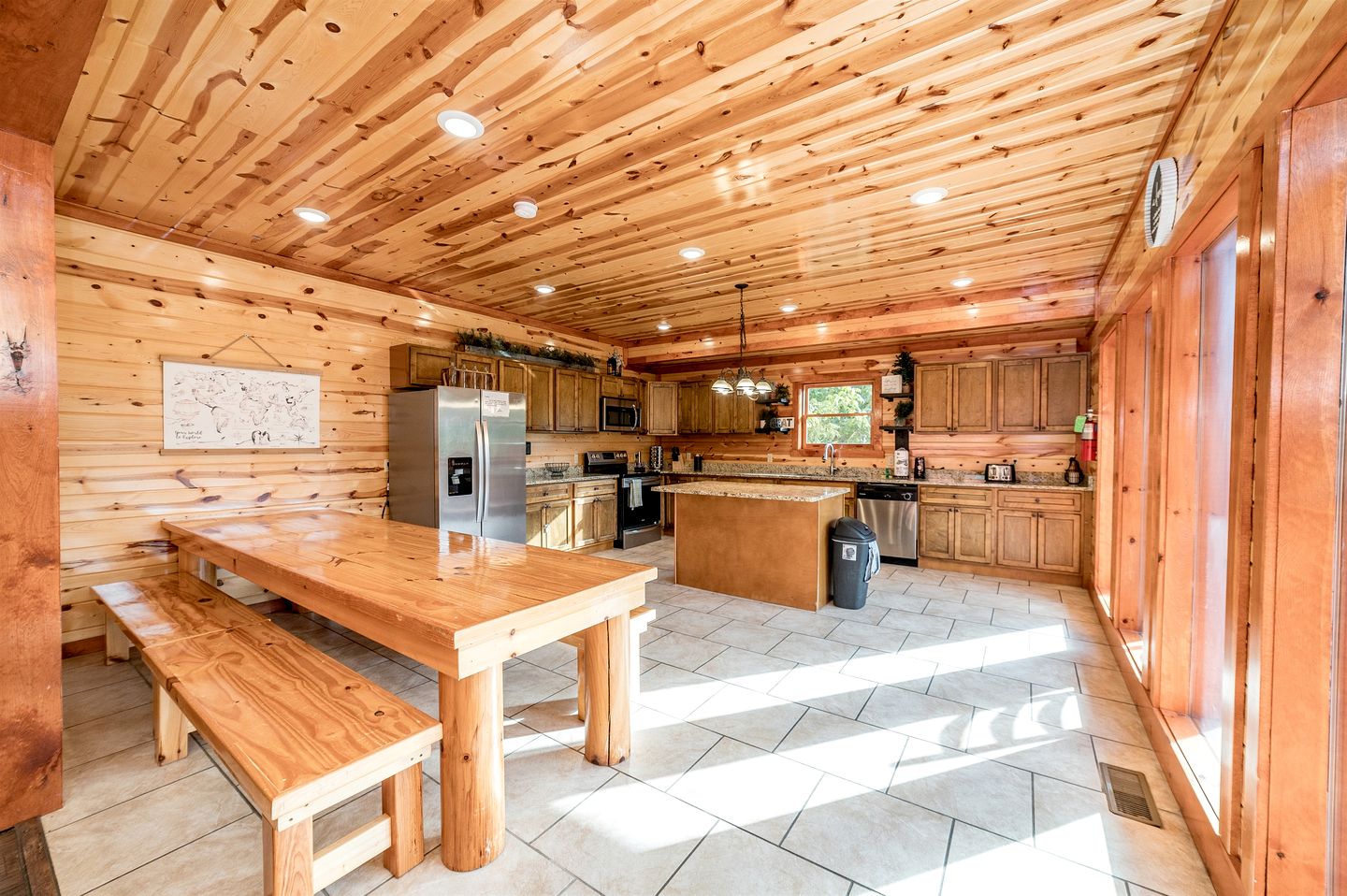 Pet-Friendly Cabin with Arcade Machines and Indoor Pool in Tennessee