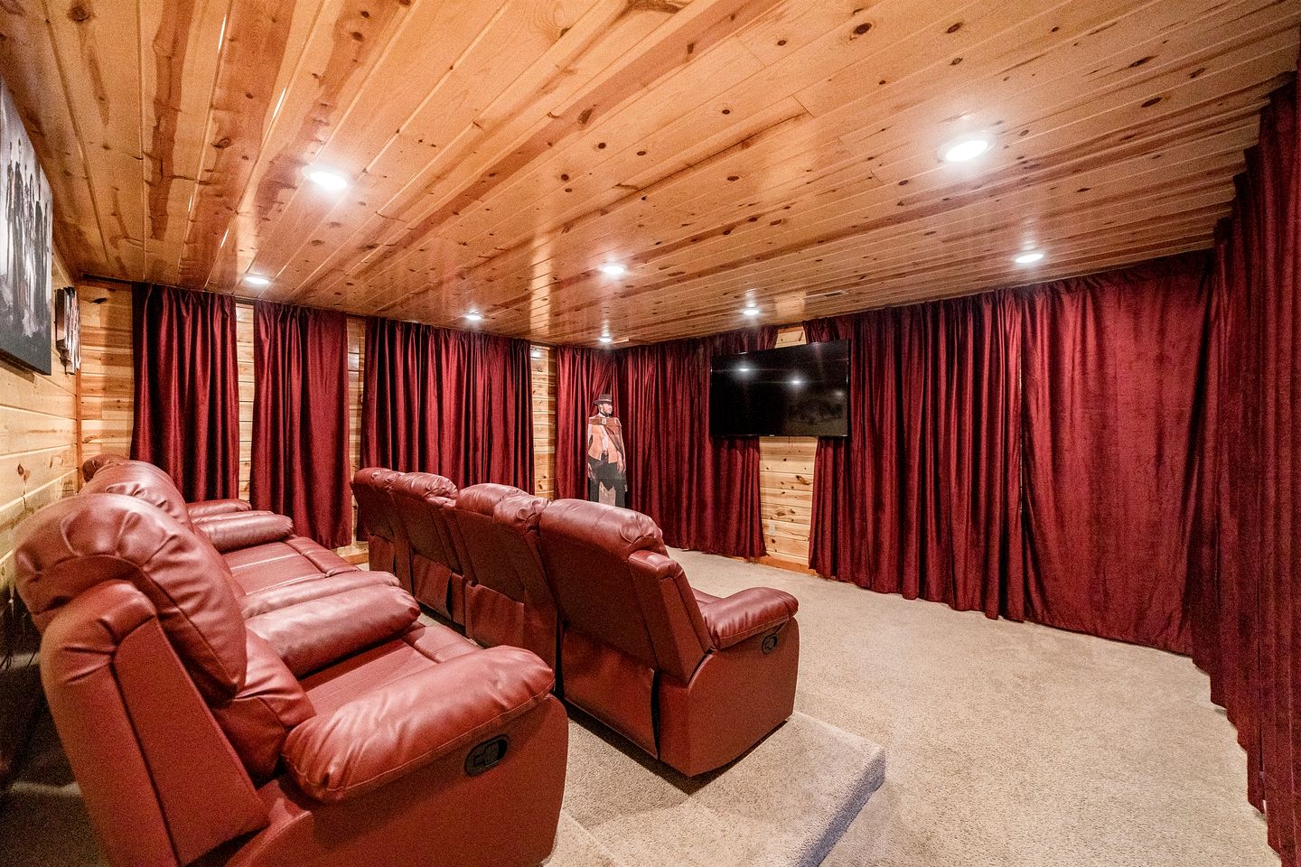 Pet-Friendly Cabin with Arcade Machines and Indoor Pool in Tennessee
