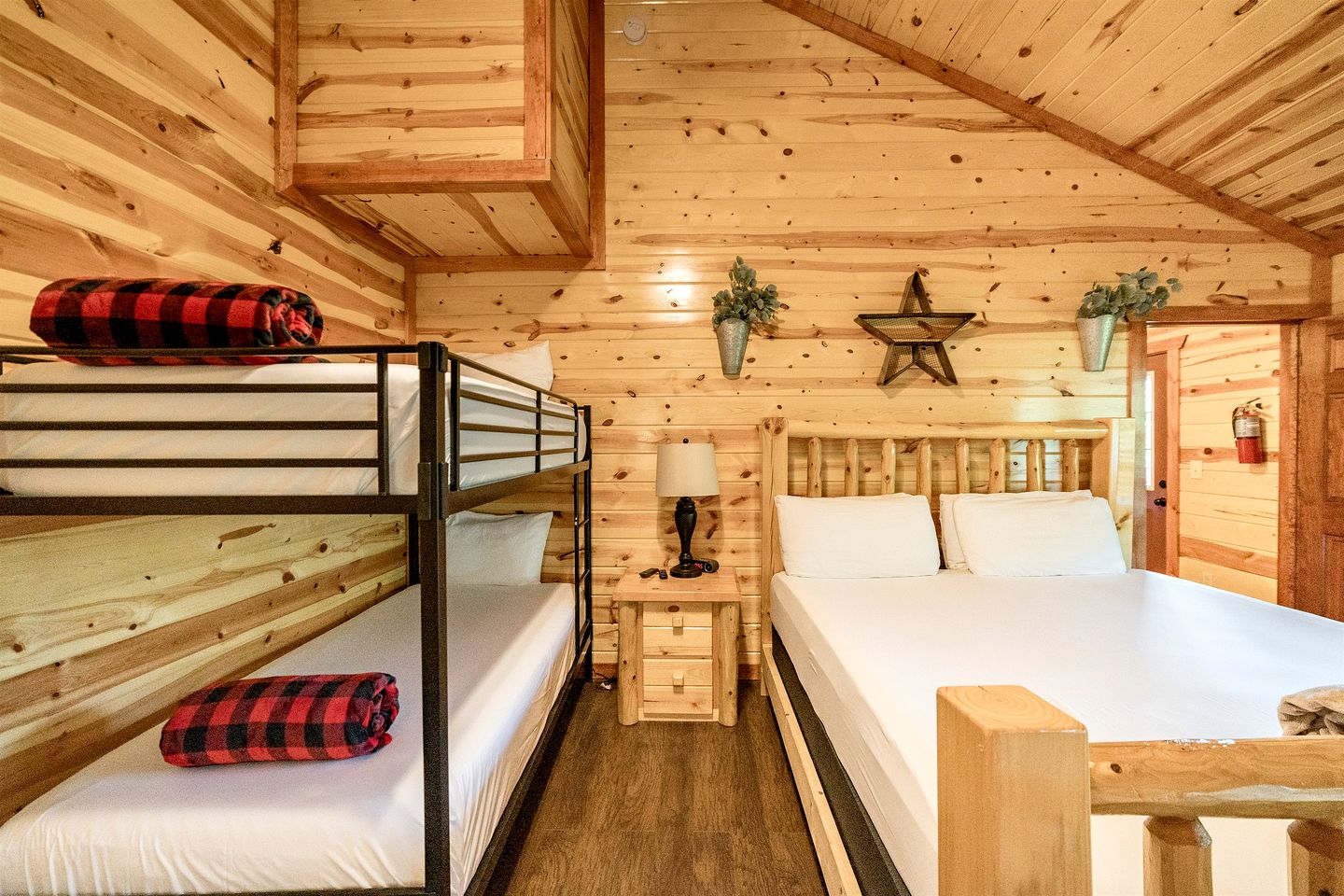 Pet-Friendly Cabin with Arcade Machines and Indoor Pool in Tennessee