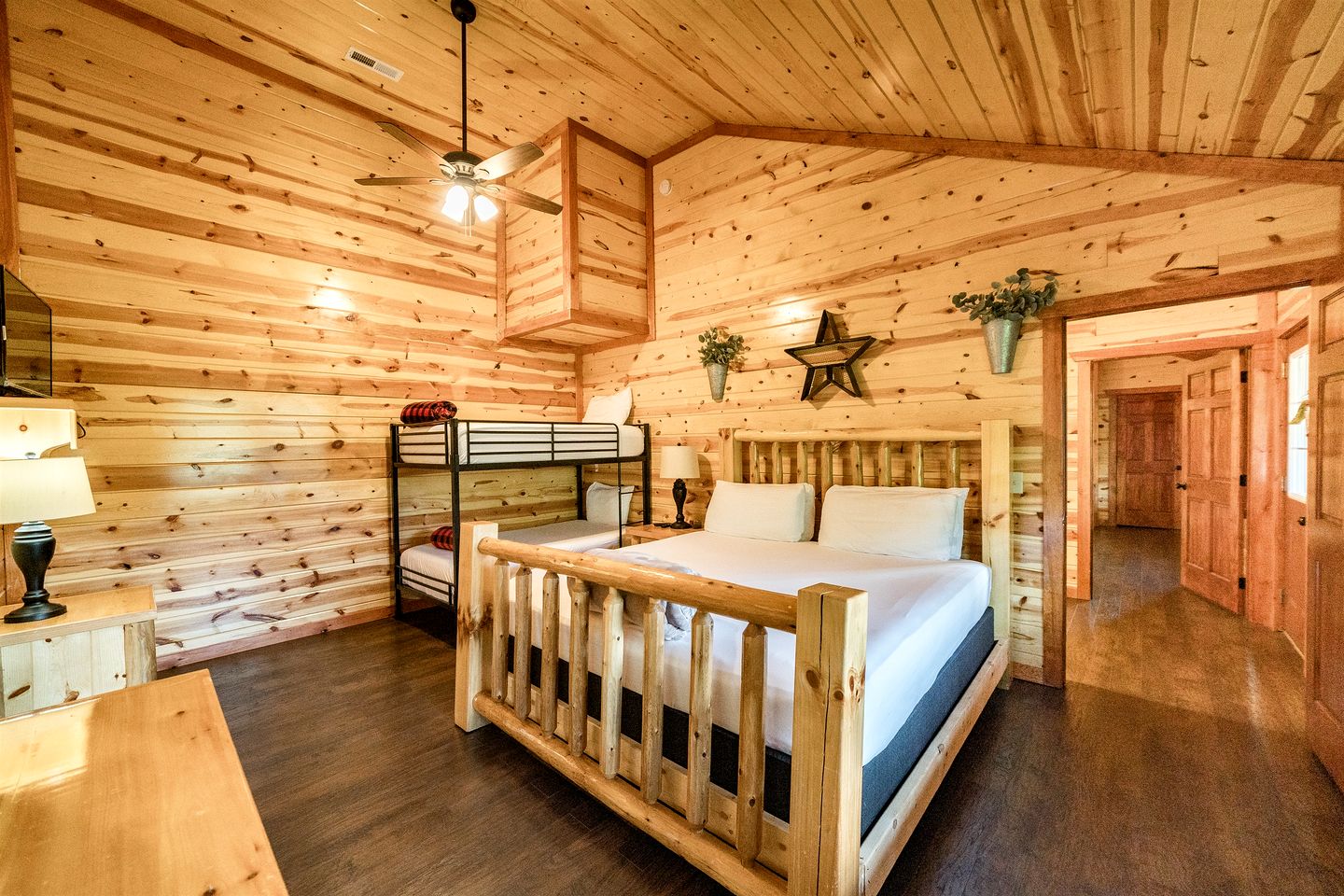 Pet-Friendly Cabin with Arcade Machines and Indoor Pool in Tennessee