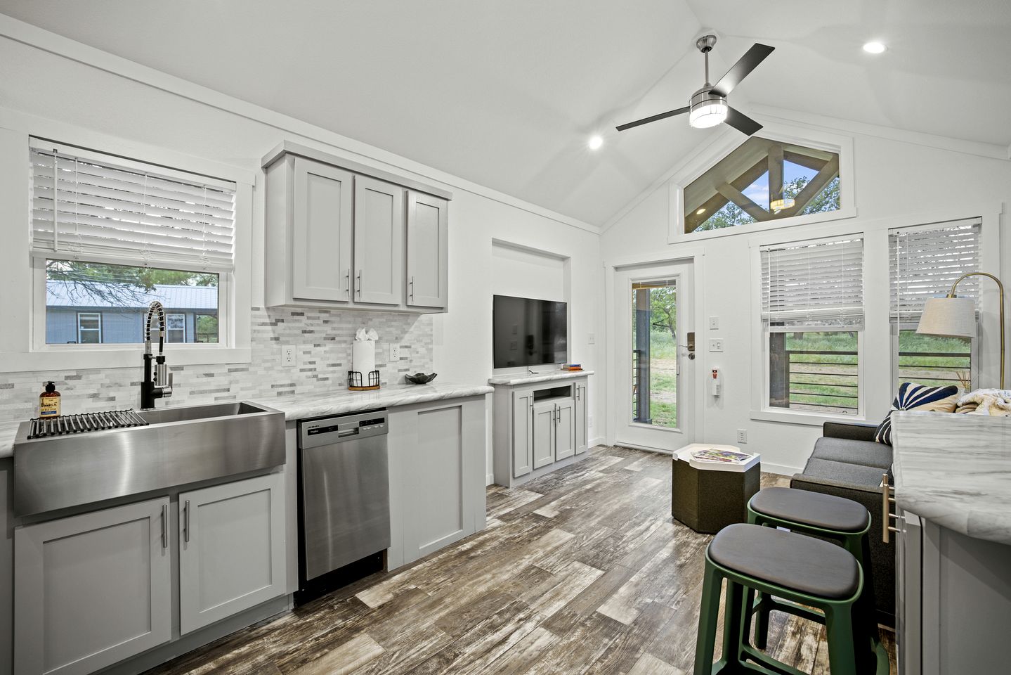 Pet Friendly Cabin with Barbecue in Fredericksburg, Texas