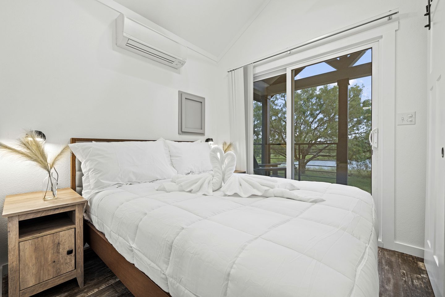 Pet Friendly Cabin with Barbecue in Fredericksburg, Texas