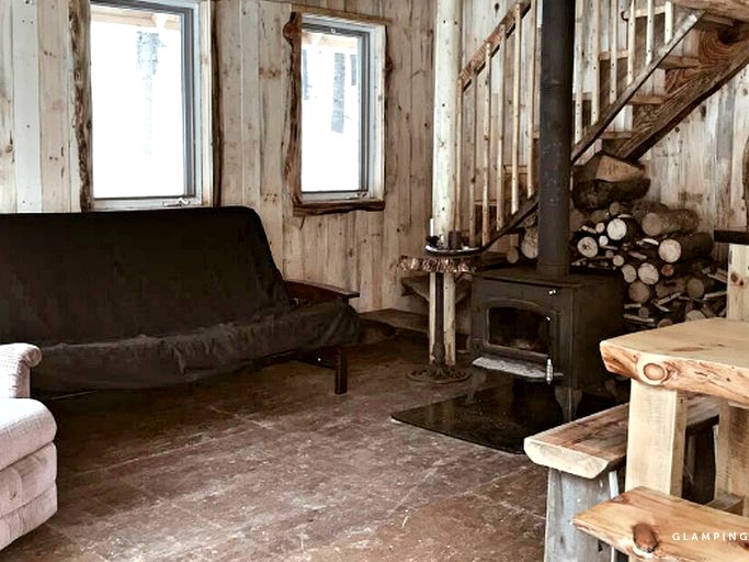 Cabins (Sainte-Béatrix, Quebec, Canada)