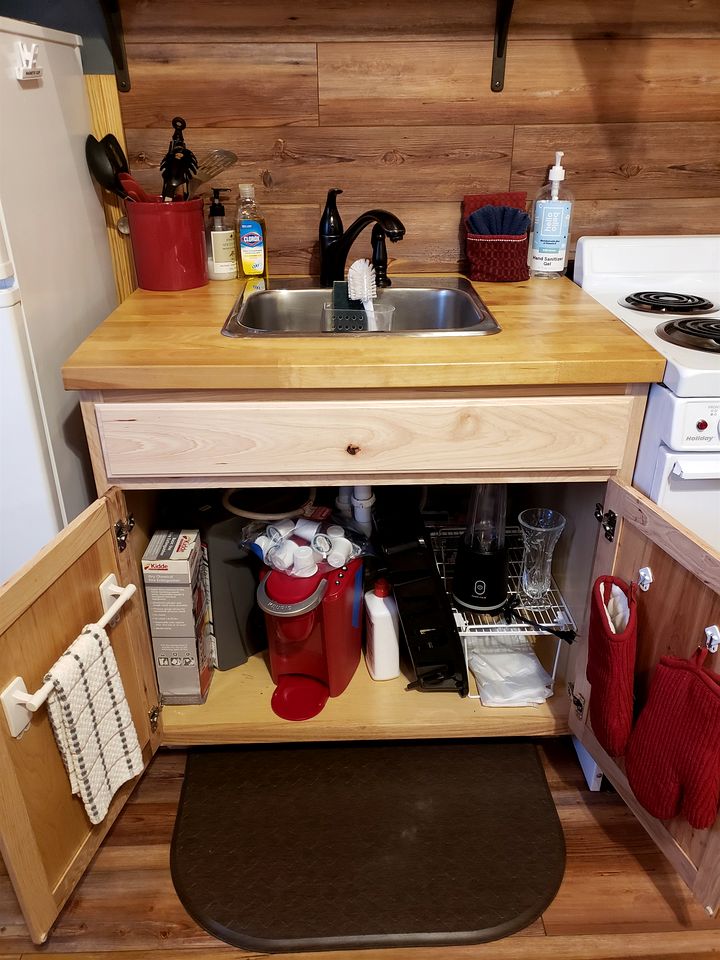 Pet-Friendly Cabin in Hocking Hills with Private Hot-Tub Perfect for a Romantic Weekend