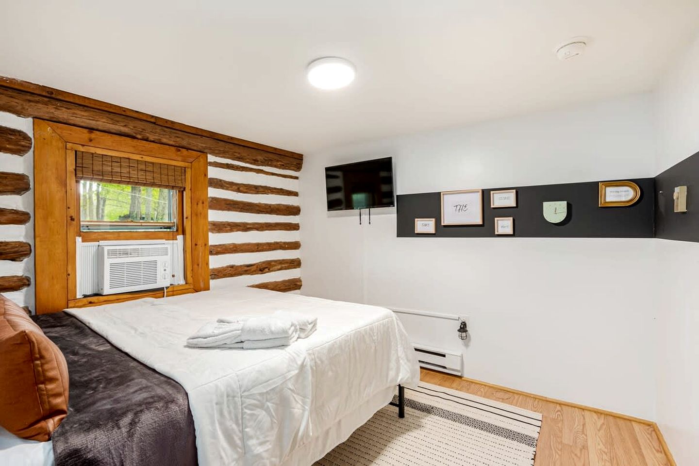 Modernized Log Cabin with Hot Tub, Fire Pit and Amazing Views Just Minutes from the Cacapon Mountains in Berkeley Springs, WV