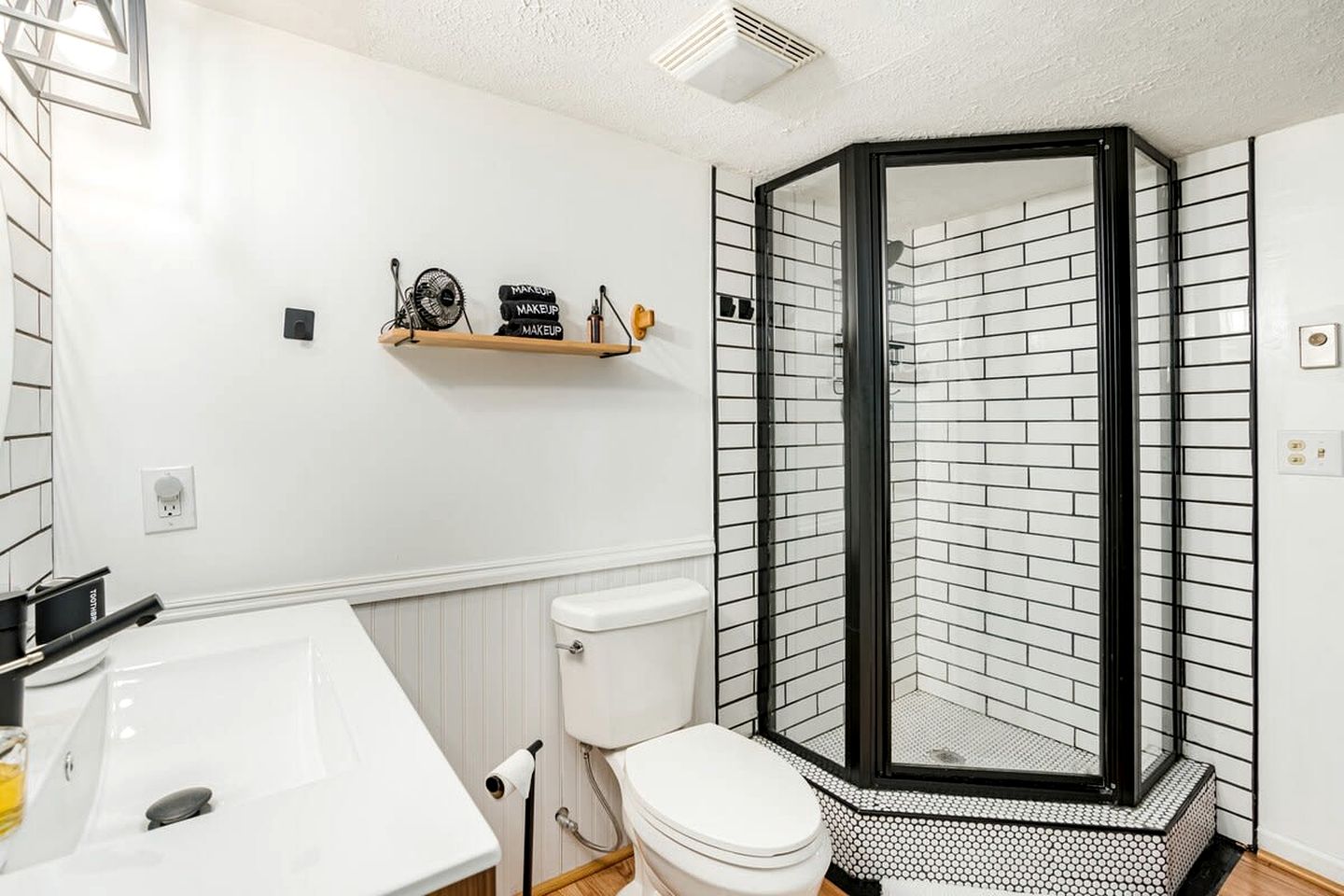 Modernized Log Cabin with Hot Tub, Fire Pit and Amazing Views Just Minutes from the Cacapon Mountains in Berkeley Springs, WV