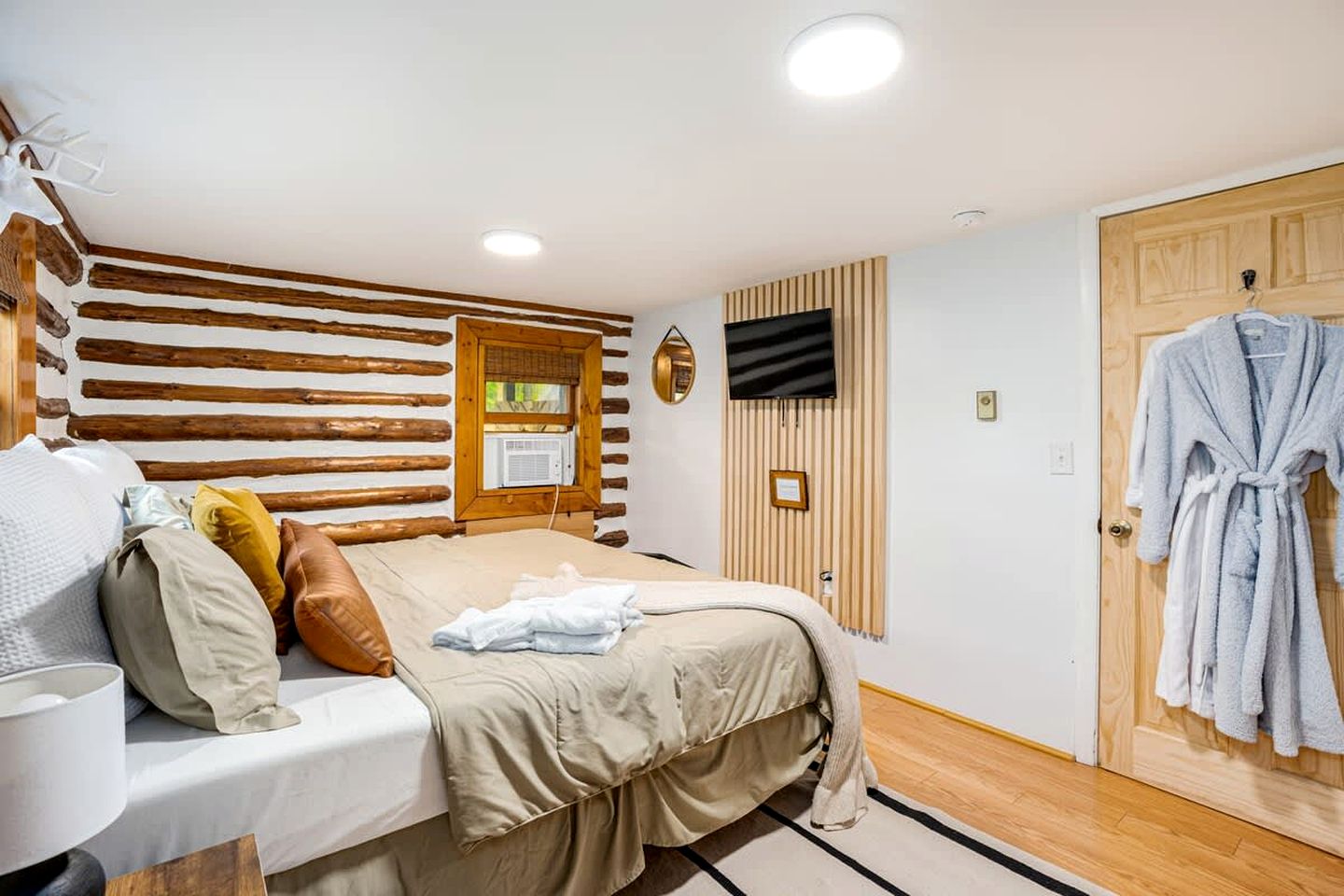 Modernized Log Cabin with Hot Tub, Fire Pit and Amazing Views Just Minutes from the Cacapon Mountains in Berkeley Springs, WV