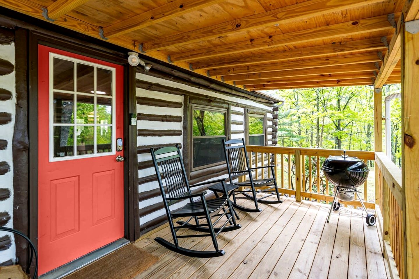 Modernized Log Cabin with Hot Tub, Fire Pit and Amazing Views Just Minutes from the Cacapon Mountains in Berkeley Springs, WV
