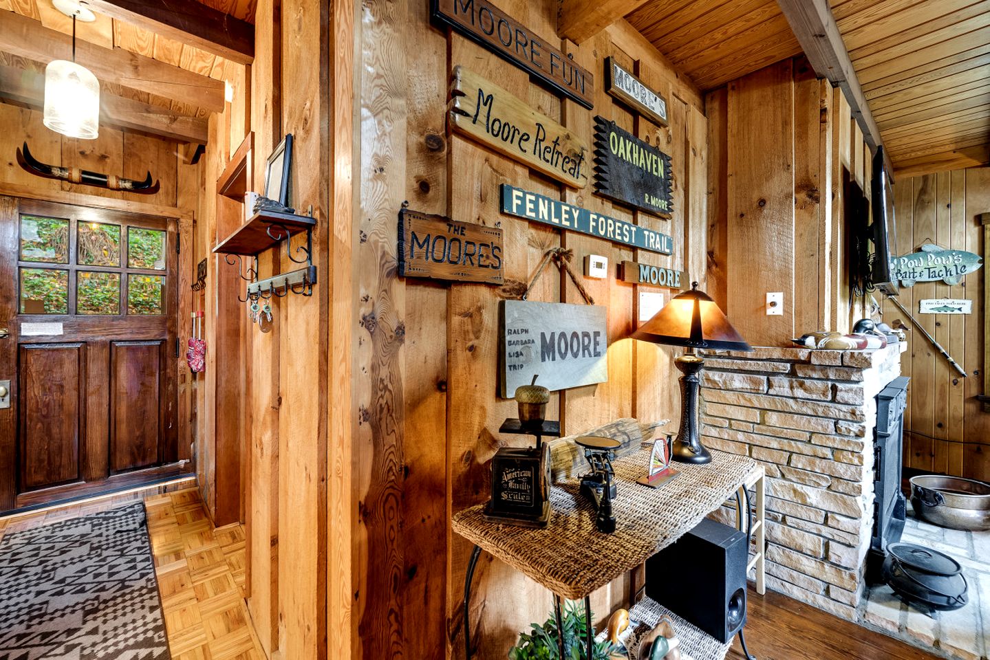 Pet-Friendly Cabin with a Private Dock and Panoramic Views on Lake Glenville, North Carolina