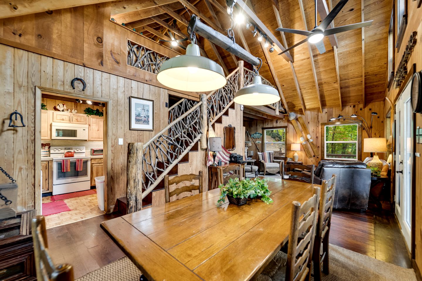 Pet-Friendly Cabin with a Private Dock and Panoramic Views on Lake Glenville, North Carolina