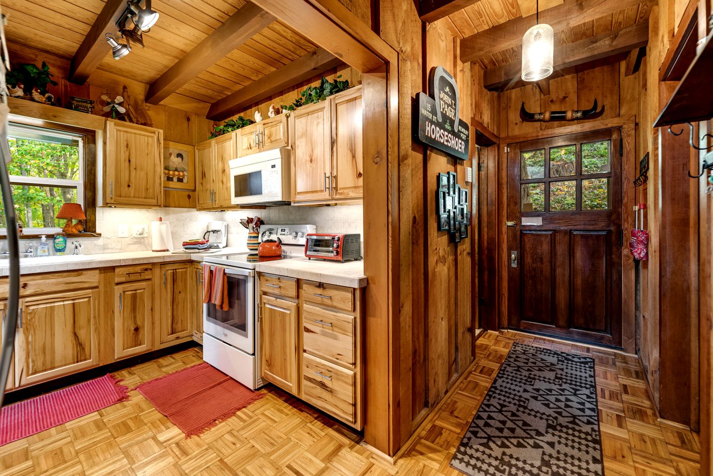 Pet-Friendly Cabin with a Private Dock and Panoramic Views on Lake Glenville, North Carolina