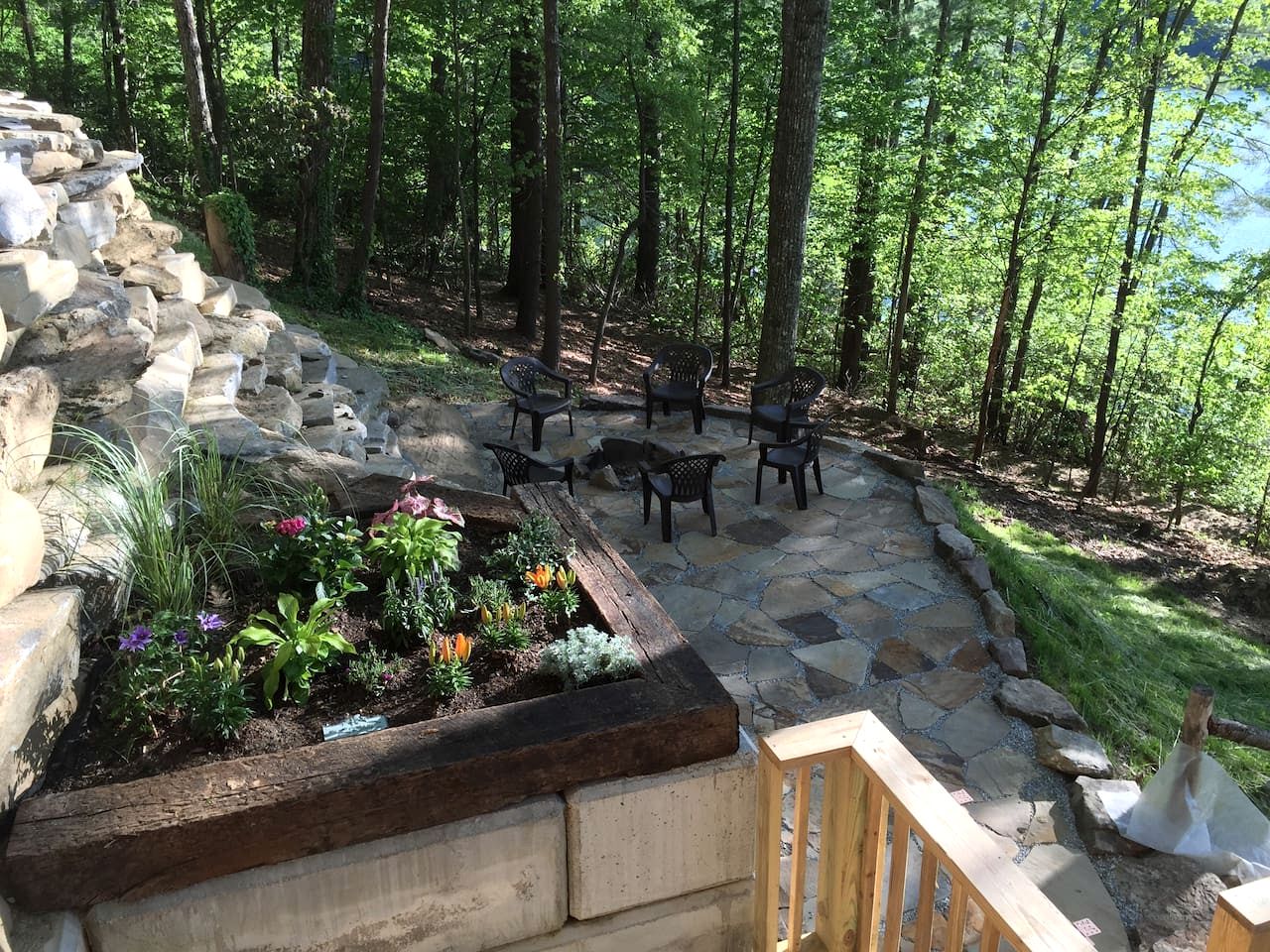 Pet-Friendly Cabin with a Private Dock and Panoramic Views on Lake Glenville, North Carolina