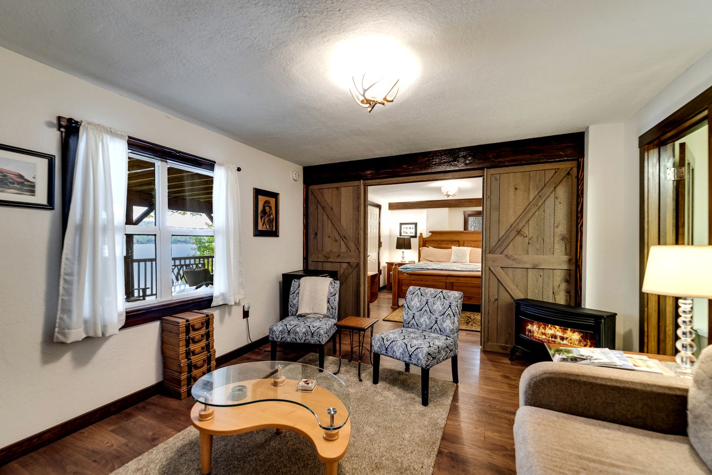 Pet-Friendly Cabin with a Private Dock and Panoramic Views on Lake Glenville, North Carolina