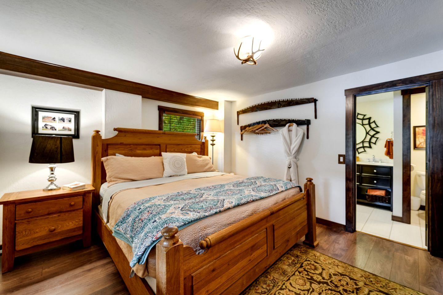 Pet-Friendly Cabin with a Private Dock and Panoramic Views on Lake Glenville, North Carolina