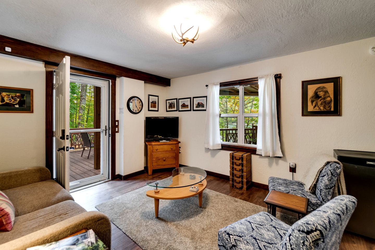 Pet-Friendly Cabin with a Private Dock and Panoramic Views on Lake Glenville, North Carolina