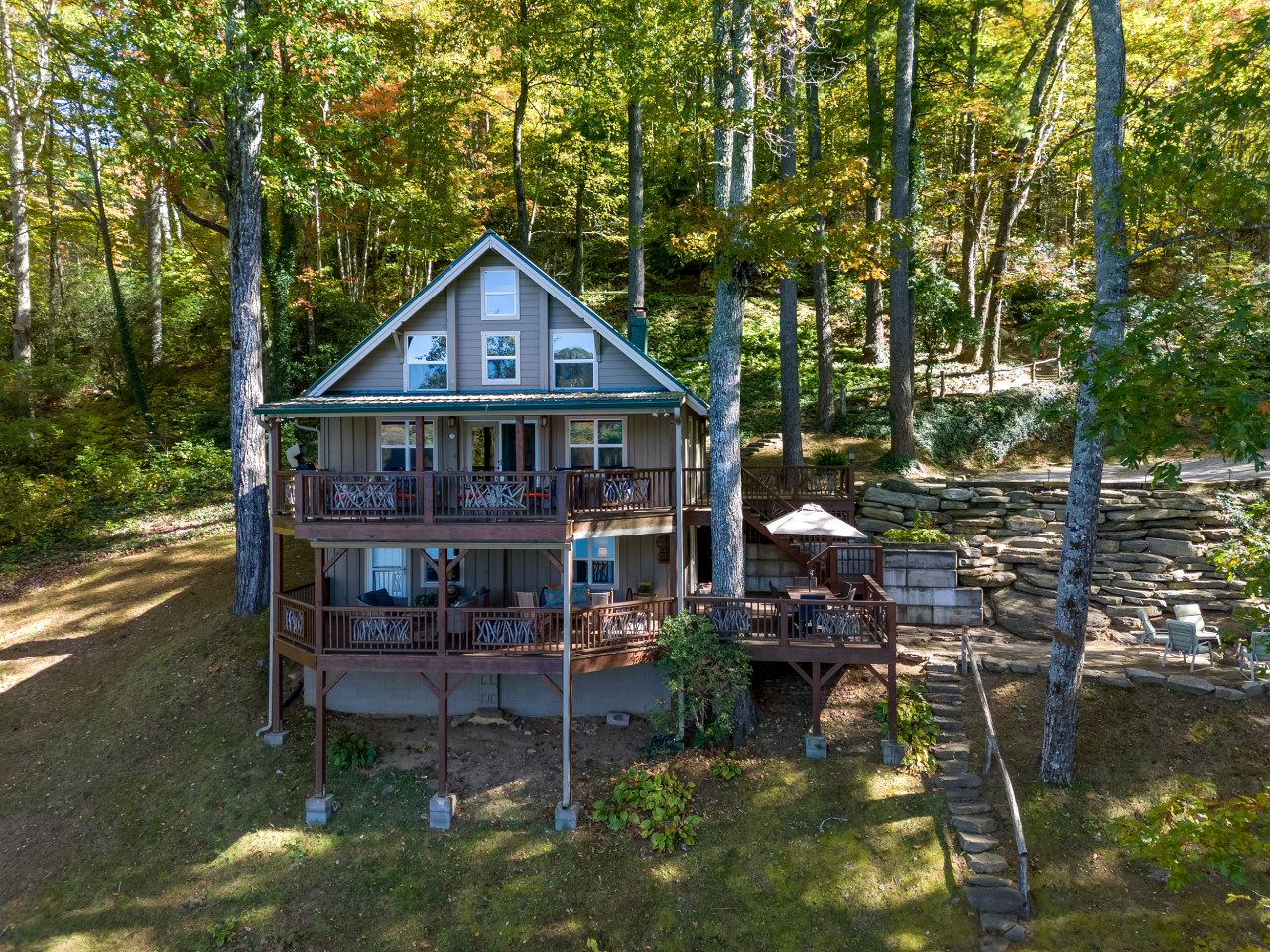 Pet-Friendly Cabin with a Private Dock and Panoramic Views on Lake Glenville, North Carolina