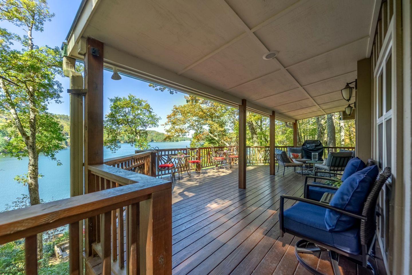 Pet-Friendly Cabin with a Private Dock and Panoramic Views on Lake Glenville, North Carolina