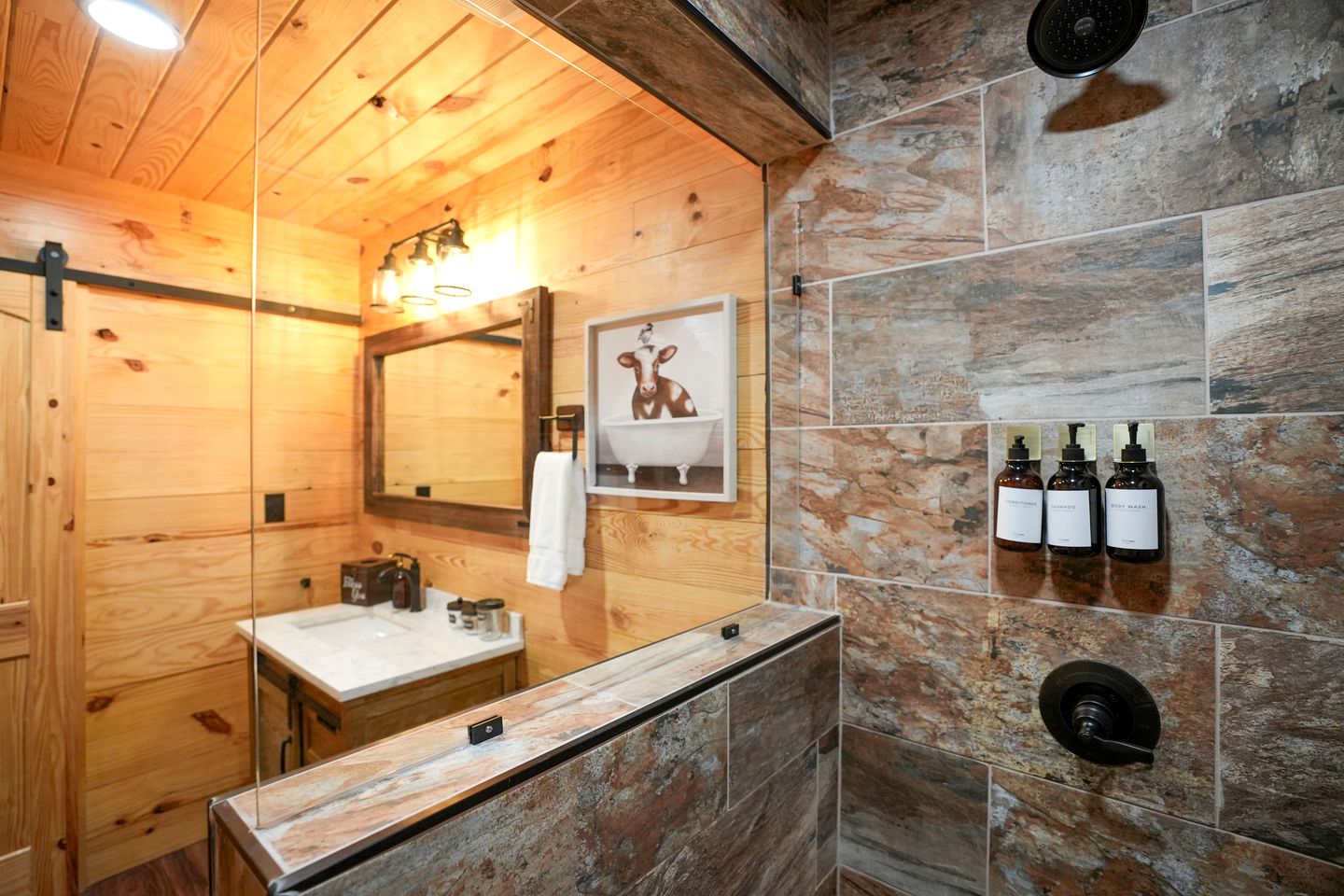 Pet-Friendly Cabin at Luxury Glamping Destination near Lake Bridgeport, Texas