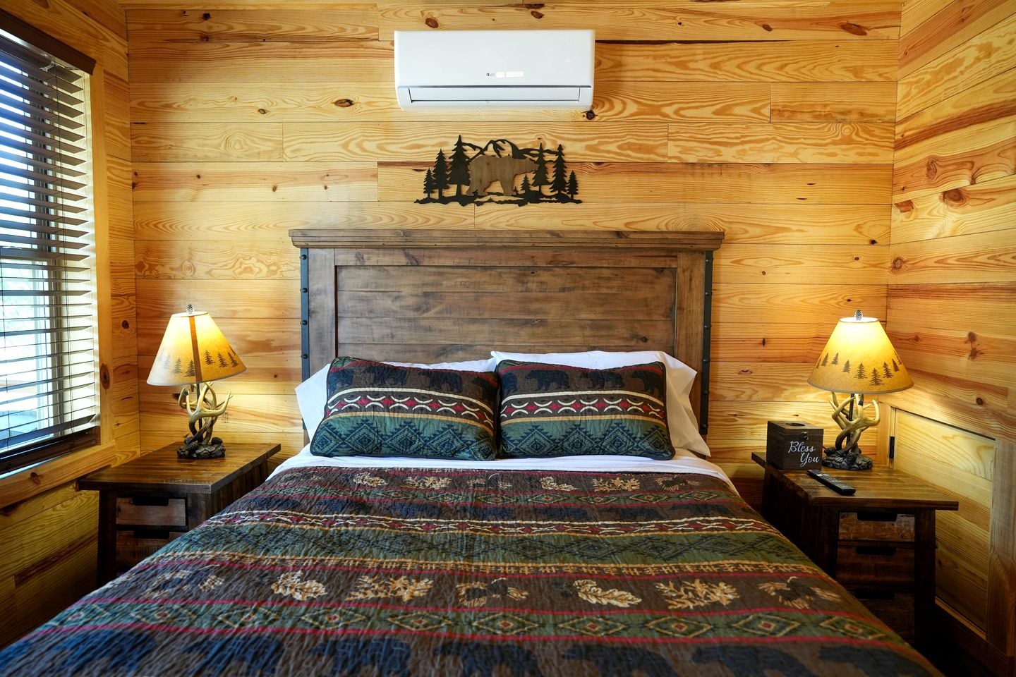 Pet-Friendly Cabin at Luxury Glamping Destination near Lake Bridgeport, Texas