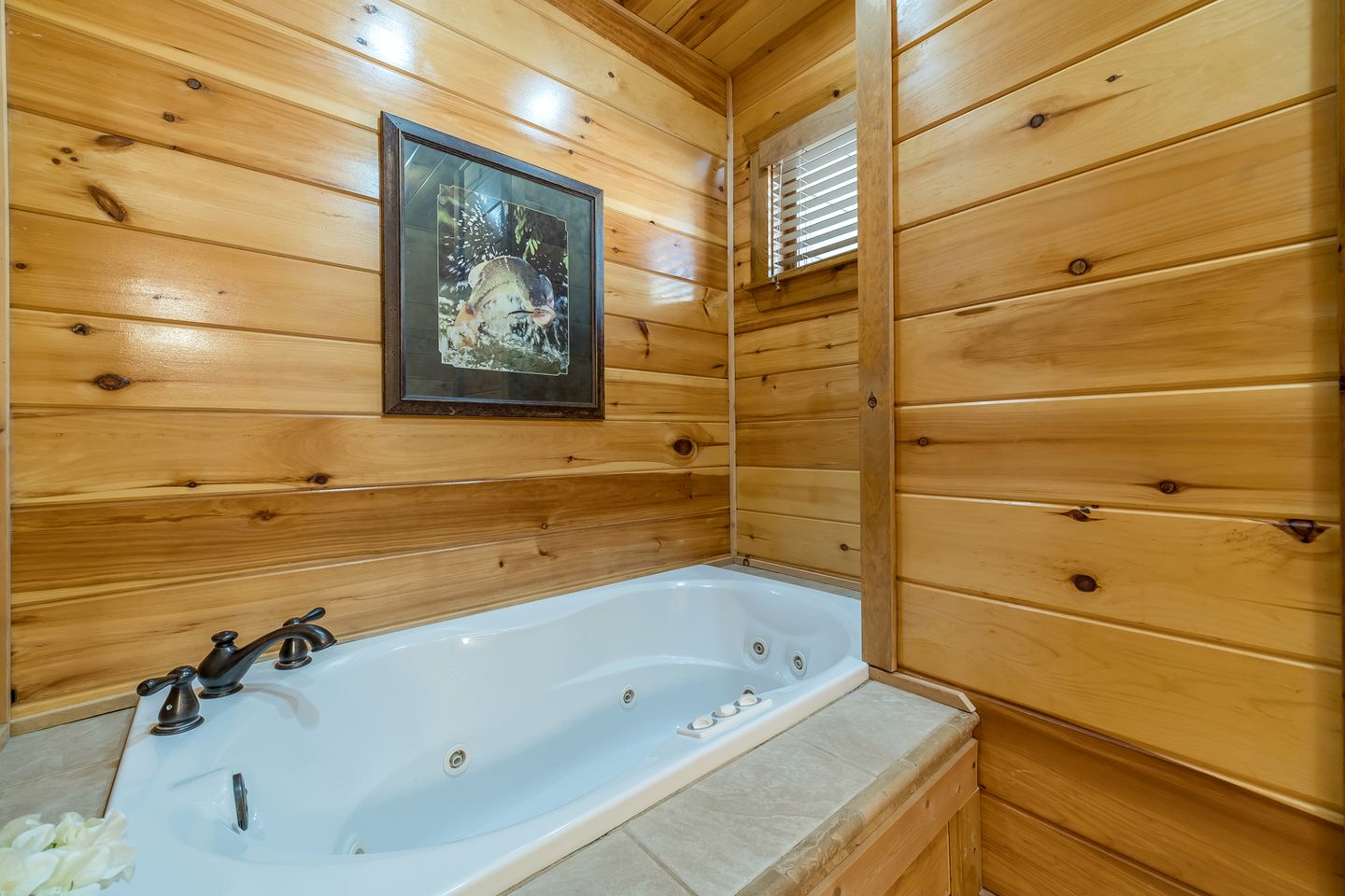 Pet-Friendly Cabin with Outdoor Living Space in Cleveland, Georgia