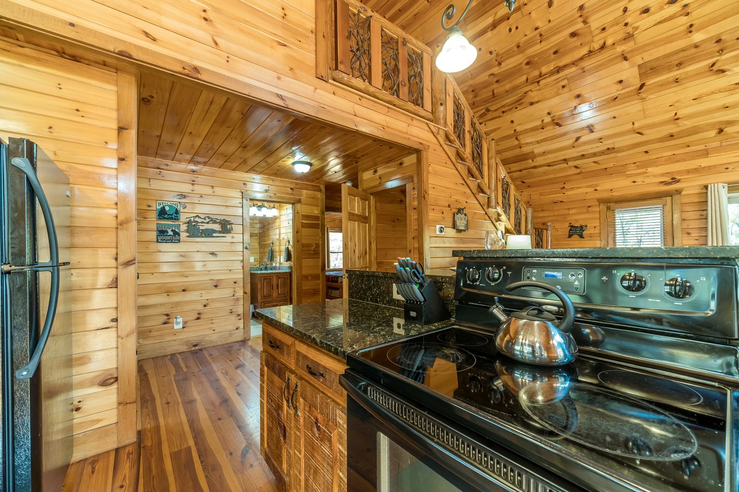 Pet-Friendly Cabin with Outdoor Living Space in Cleveland, Georgia