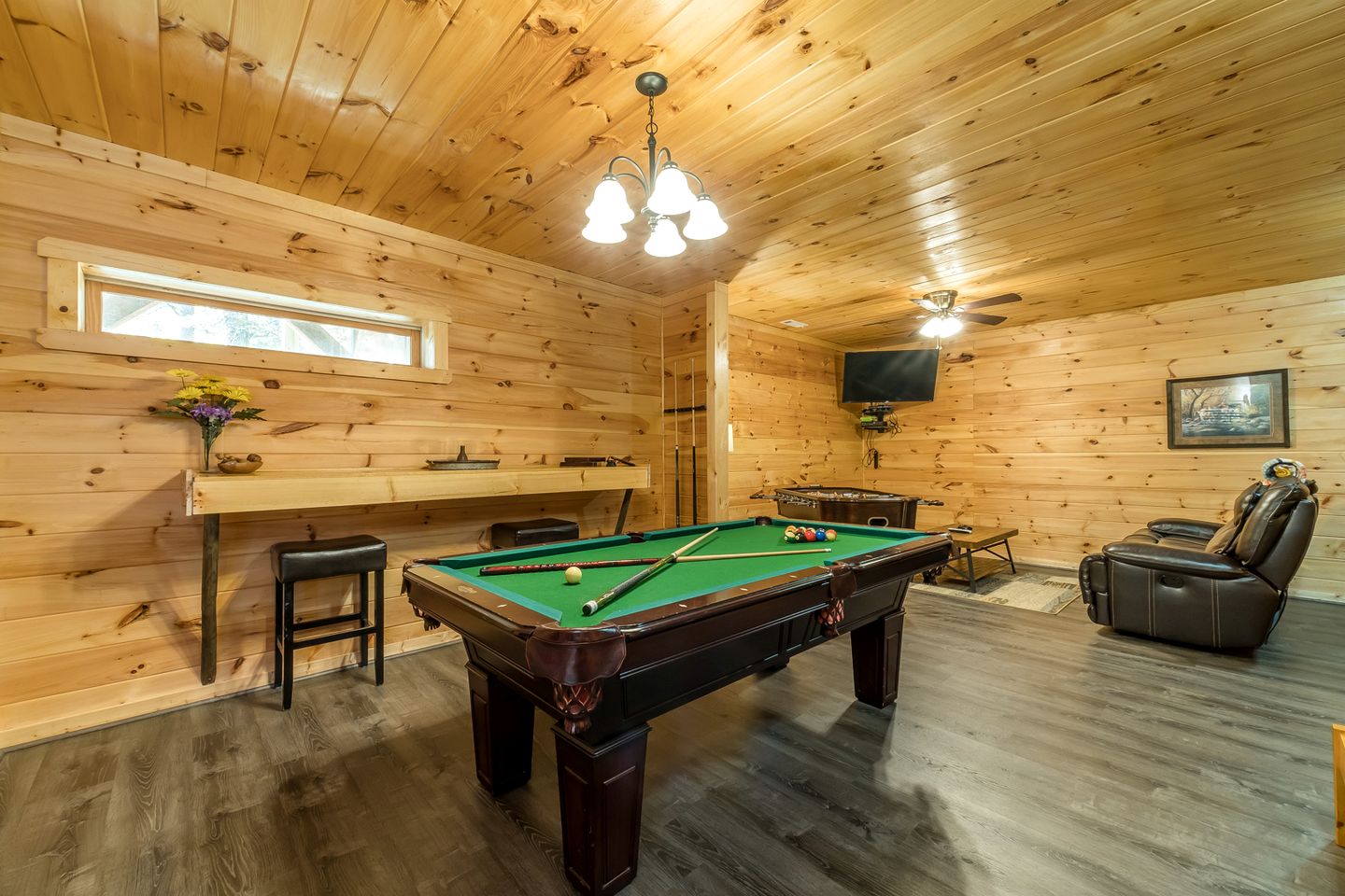 Pet-Friendly Cabin with Outdoor Living Space in Cleveland, Georgia