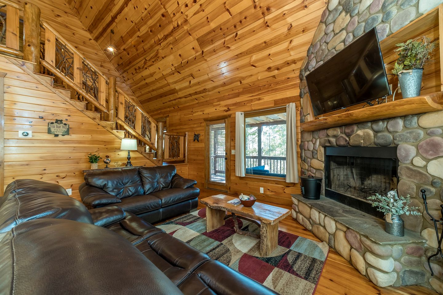 Pet-Friendly Cabin with Outdoor Living Space in Cleveland, Georgia