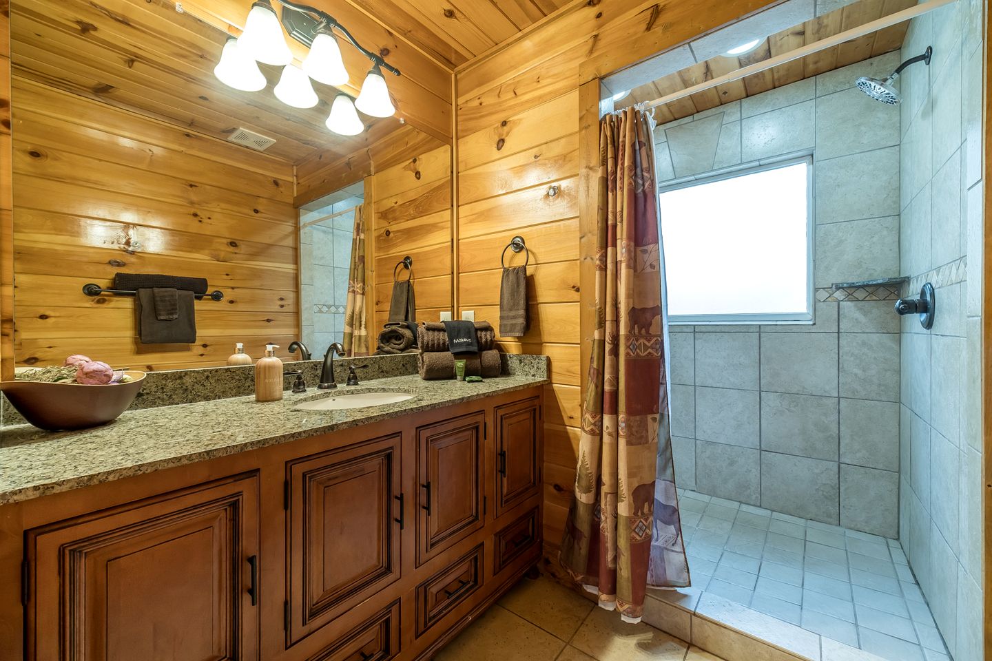 Pet-Friendly Cabin with Outdoor Living Space in Cleveland, Georgia
