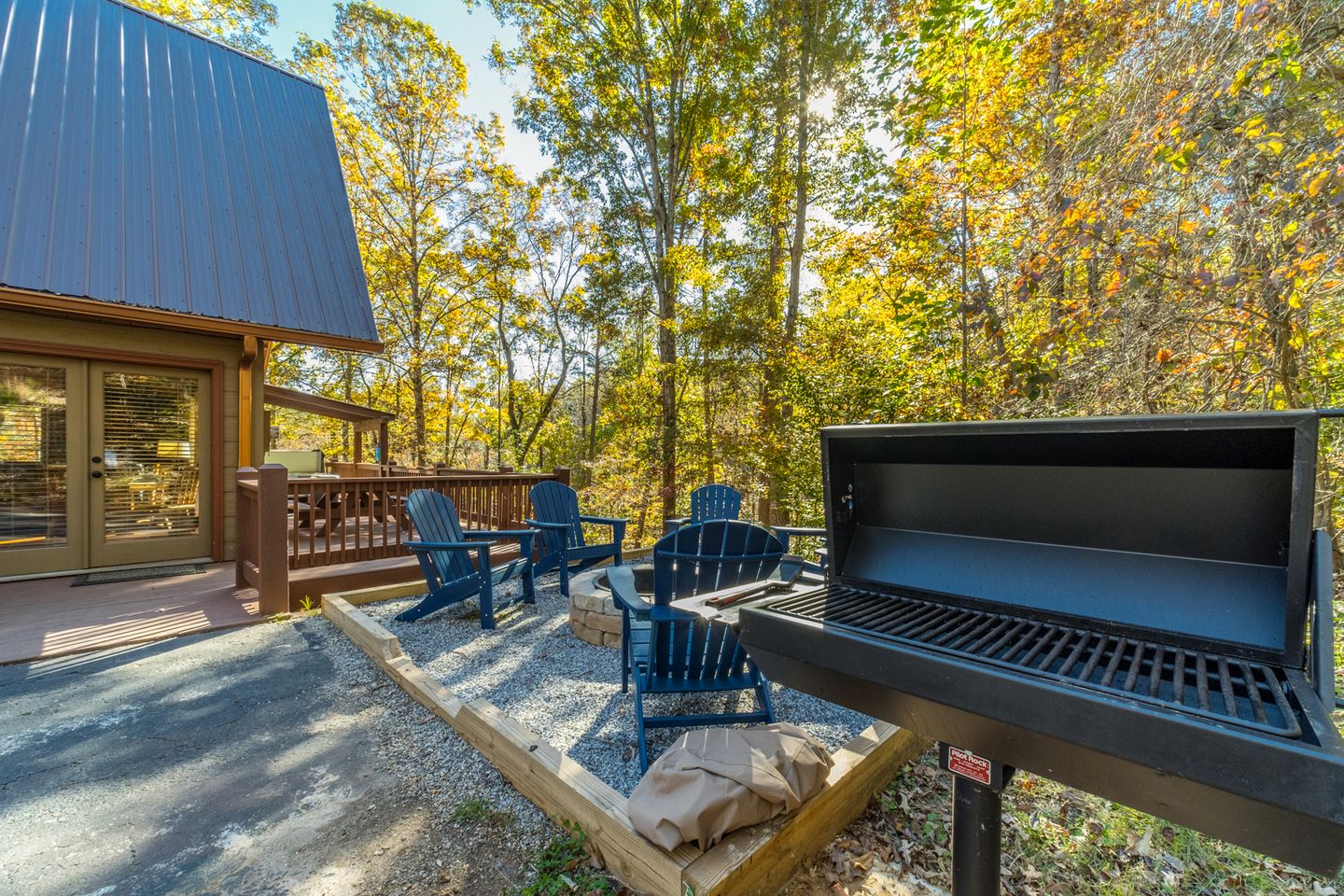 Pet-Friendly Cabin with Outdoor Living Space in Cleveland, Georgia