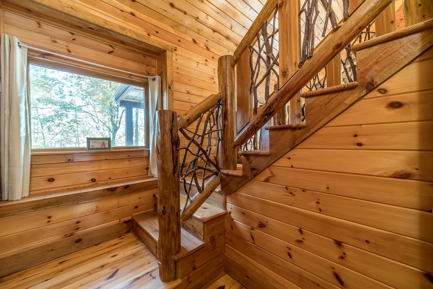 Pet-Friendly Cabin with Outdoor Living Space in Cleveland, Georgia