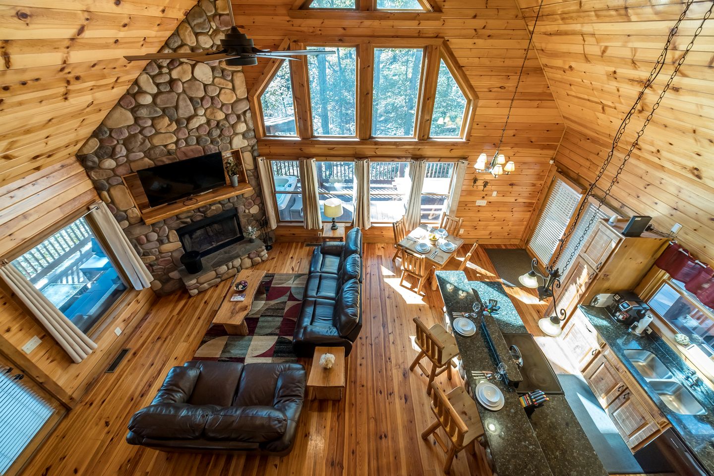 Pet-Friendly Cabin with Outdoor Living Space in Cleveland, Georgia
