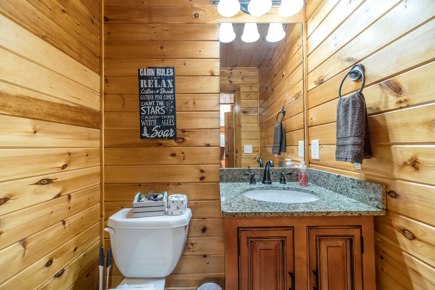 Pet-Friendly Cabin with Outdoor Living Space in Cleveland, Georgia