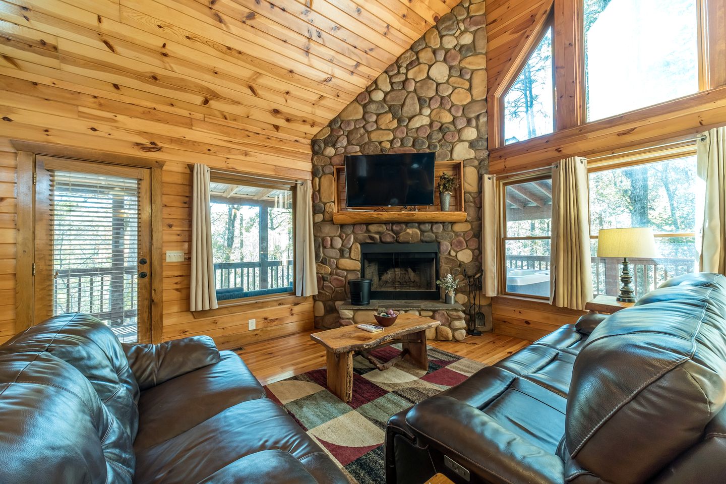 Pet-Friendly Cabin with Outdoor Living Space in Cleveland, Georgia
