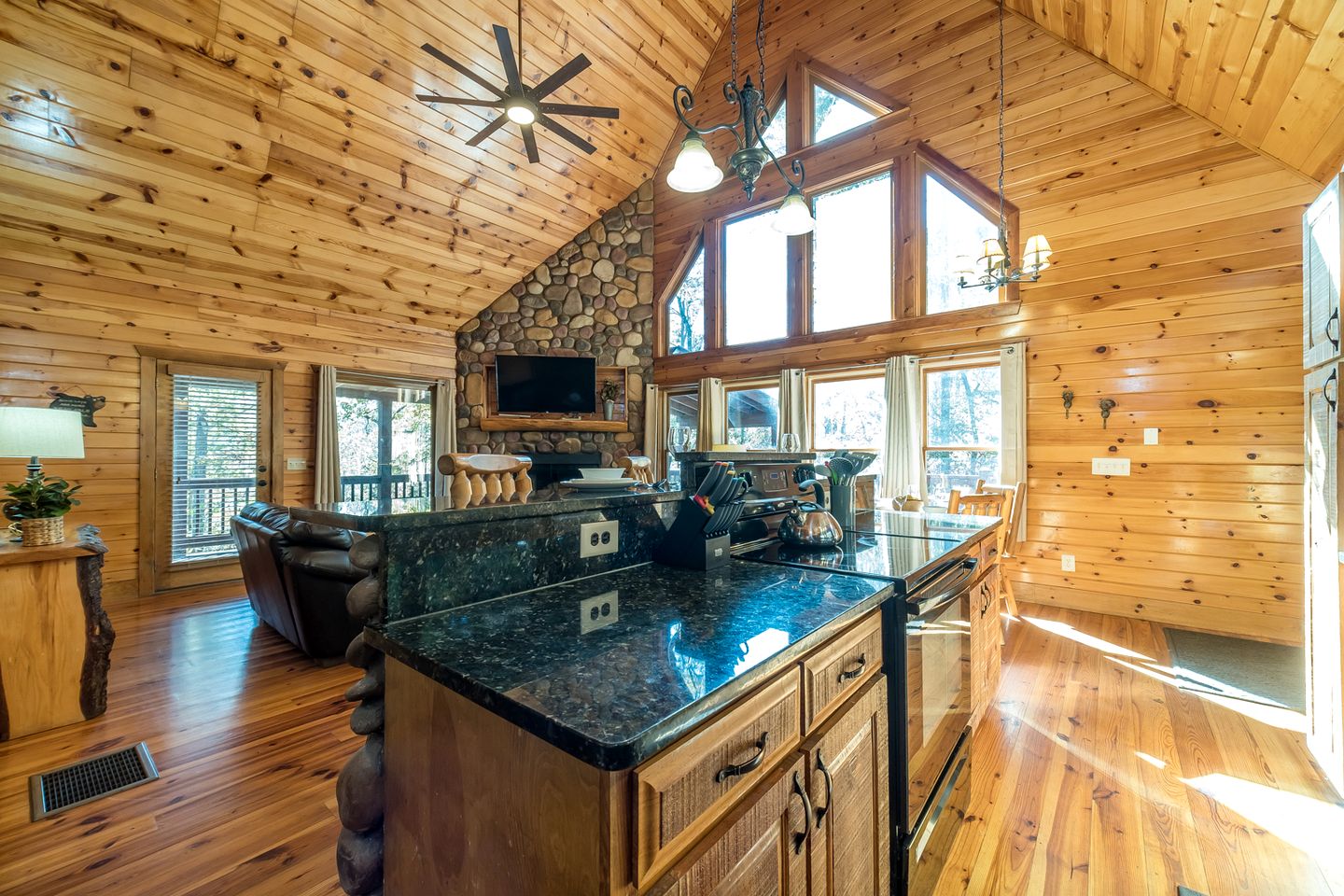 Pet-Friendly Cabin with Outdoor Living Space in Cleveland, Georgia