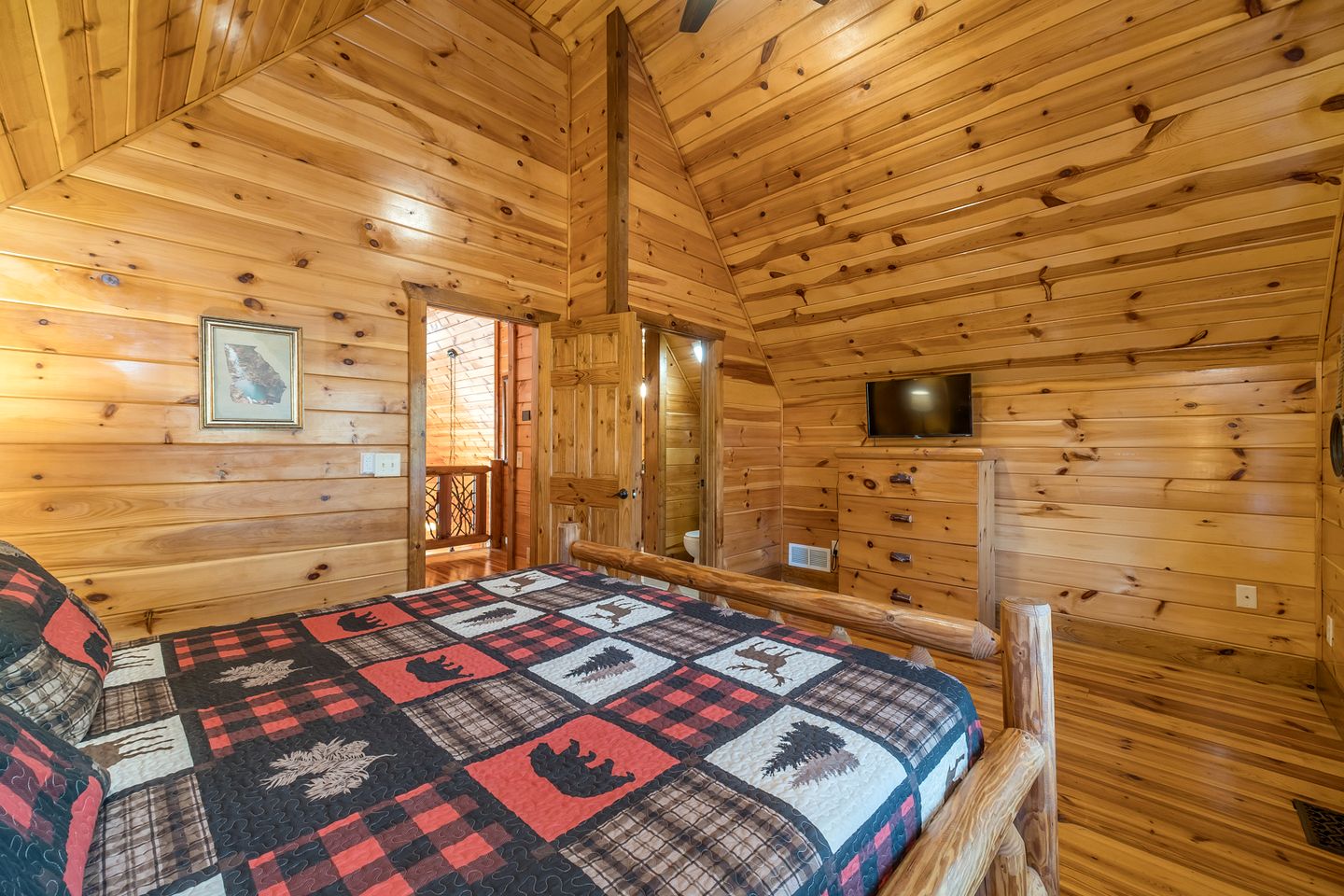 Pet-Friendly Cabin with Outdoor Living Space in Cleveland, Georgia