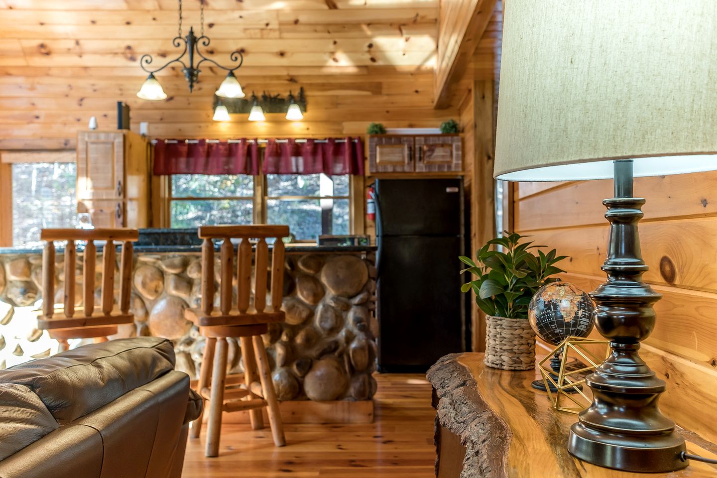 Pet-Friendly Cabin with Outdoor Living Space in Cleveland, Georgia