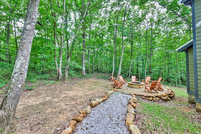 Pet-Friendly Cabin with Private Deck and BBQ in Tennessee photo 4