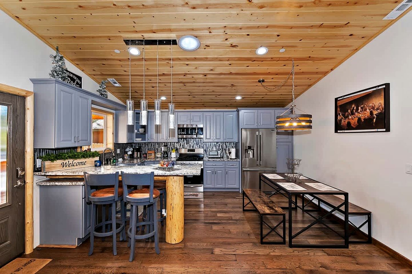 Pet-friendly Cabin with Private Patio Perfect for Hiking Trails in Big Bear City, California