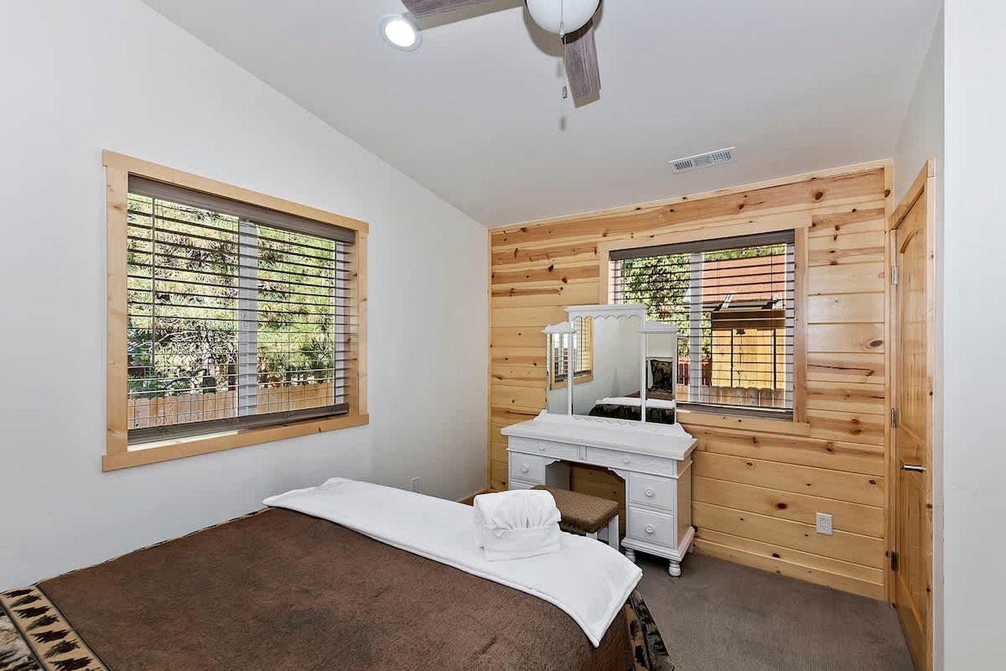 Pet-friendly Cabin with Private Patio Perfect for Hiking Trails in Big Bear City, California