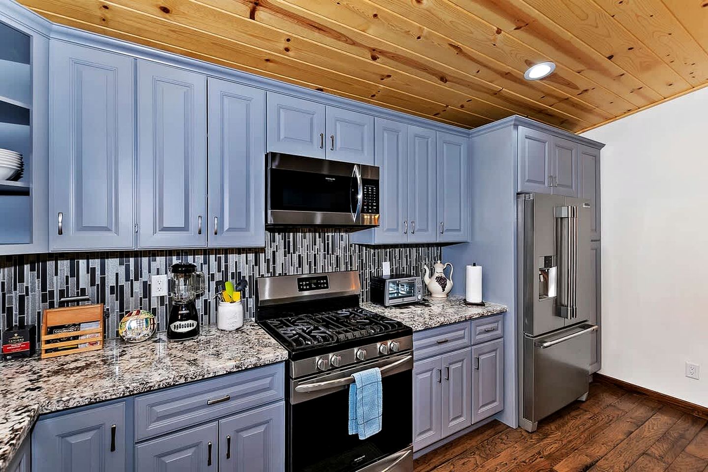 Pet-friendly Cabin with Private Patio Perfect for Hiking Trails in Big Bear City, California