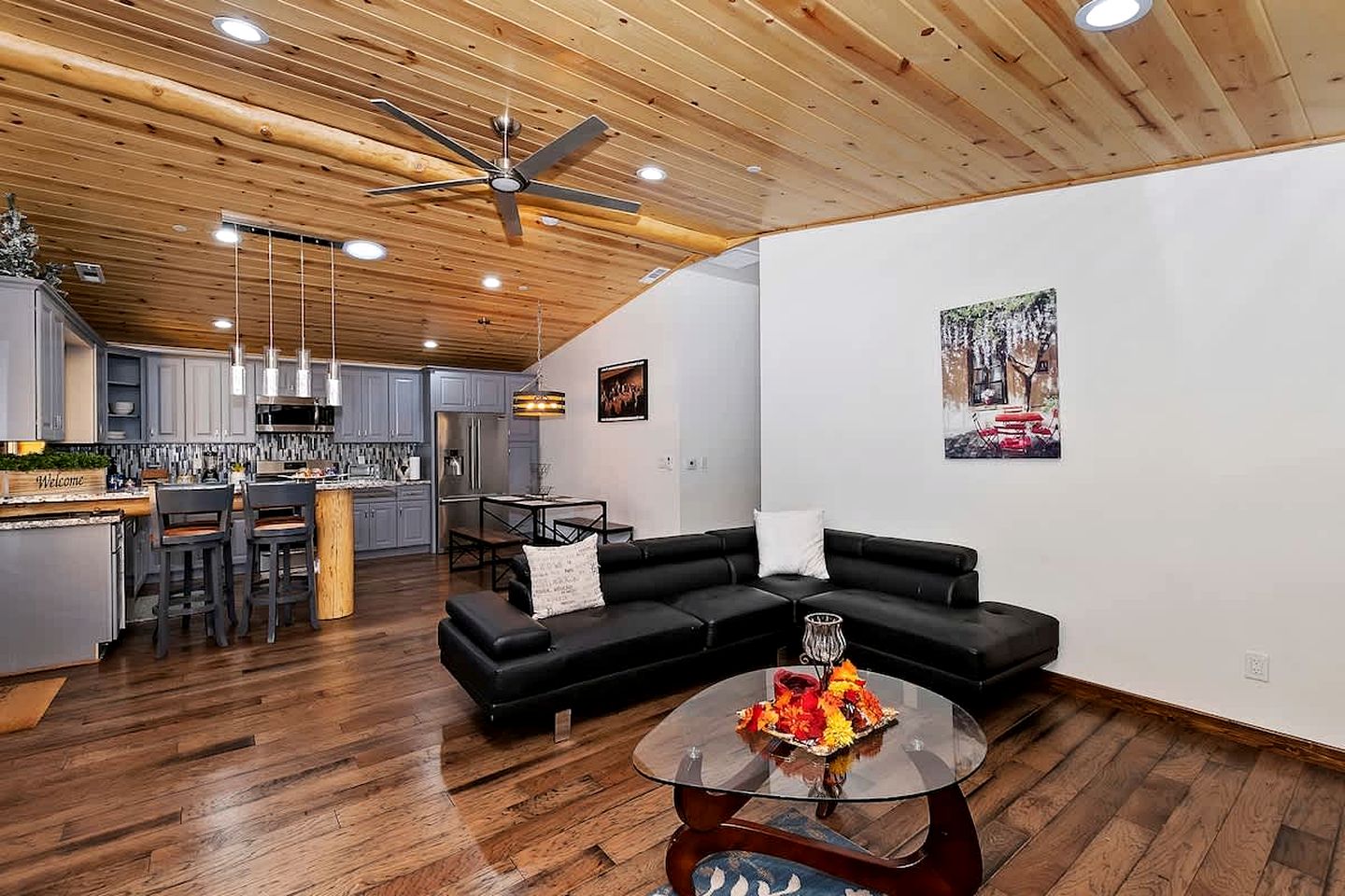 Pet-friendly Cabin with Private Patio Perfect for Hiking Trails in Big Bear City, California