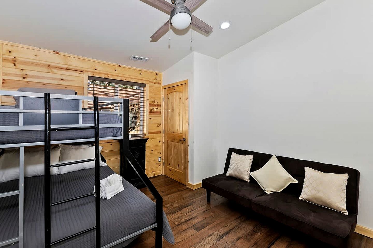 Pet-friendly Cabin with Private Patio Perfect for Hiking Trails in Big Bear City, California