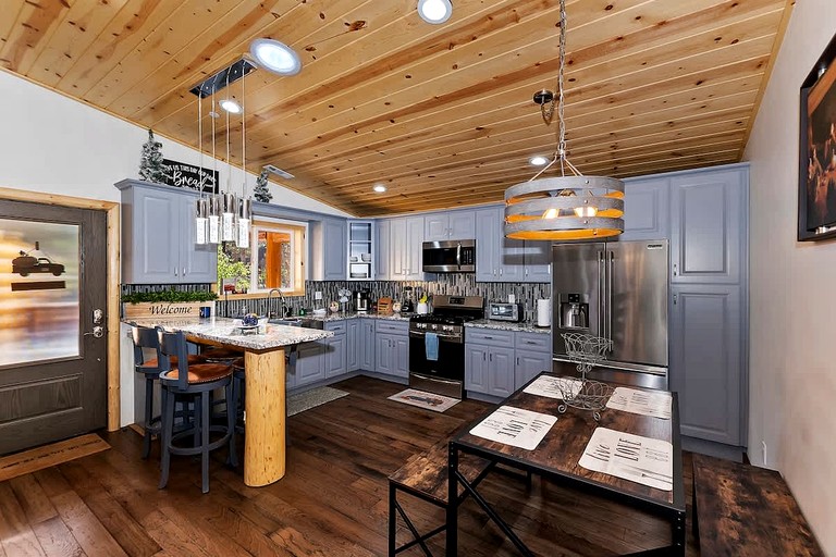 Cabins (United States of America, Big Bear, California)