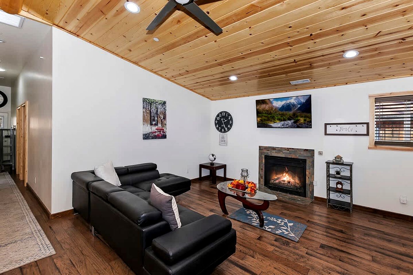 Pet-friendly Cabin with Private Patio Perfect for Hiking Trails in Big Bear City, California