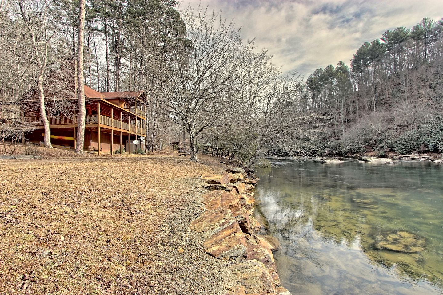 PetFriendly Cabin Rental on the Coosawattee River,