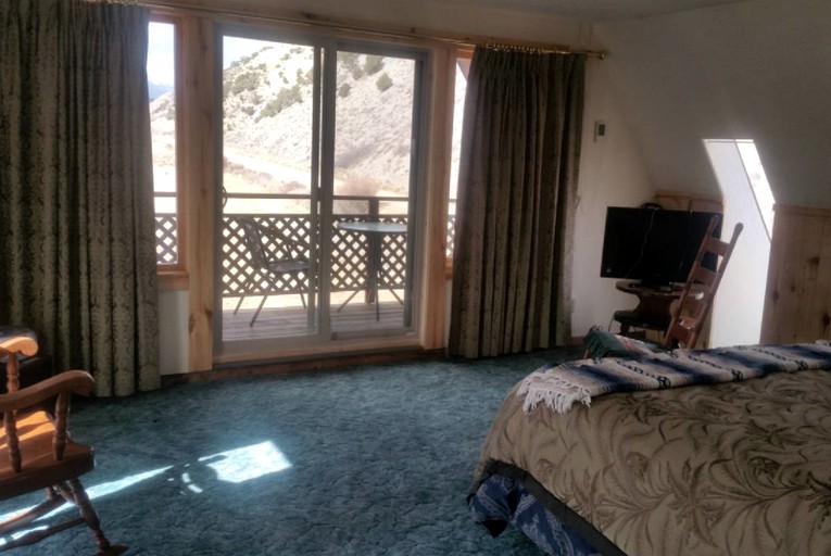 Cabins (Villa Grove, Colorado, United States)