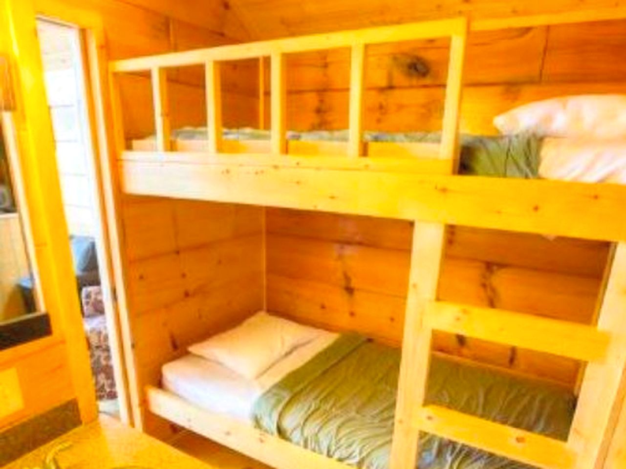 Edinboro Lake Resort Pet Friendly, Cabins, Edinboro, United States of