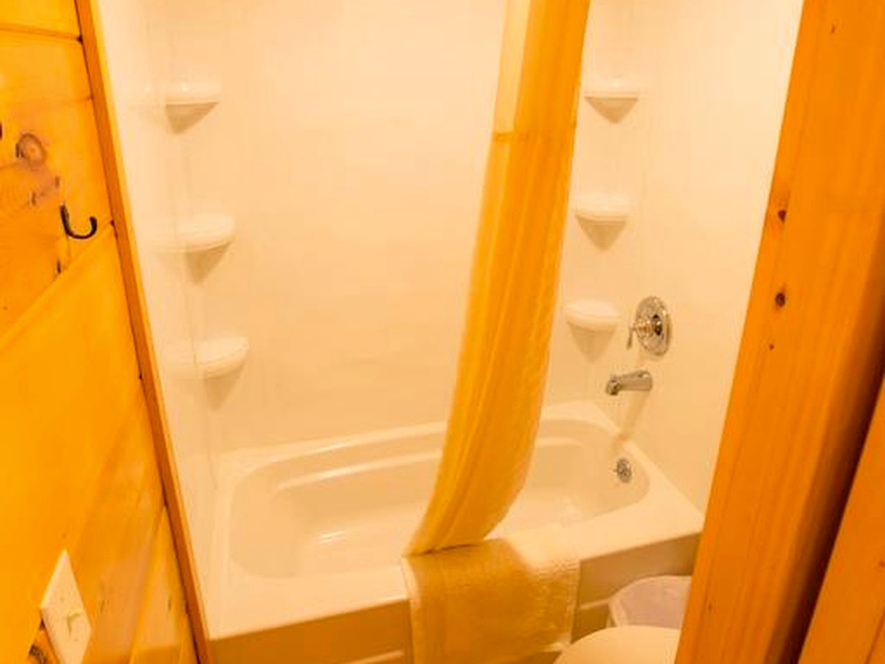 Edinboro Lake Resort Pet Friendly, Cabins, Edinboro, United States of America Glamping Hub